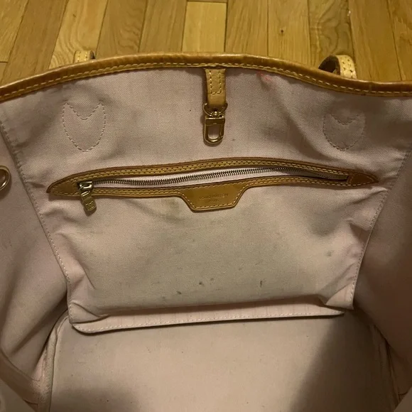 Louis Vuitton Neverfull MM - Picture 8 of 15